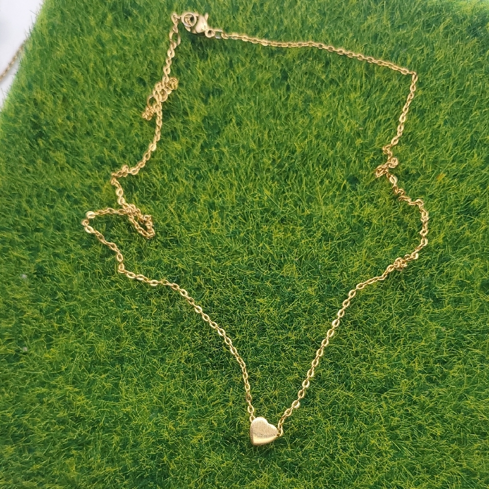 Gold Tone Dainty Trending Heart Pendant Necklace 18 Inch N3838